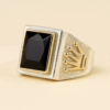 anillo plata y oro con piedra negra y aplique de corona