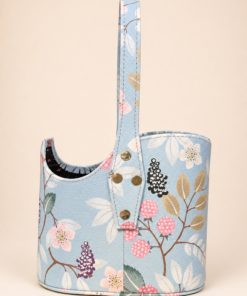 Matera canasta en cuero sintético porta termo con asas largas diseño flores celeste