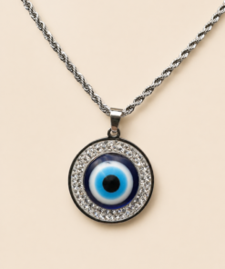 Cadena en acero quirúrgico con dije circular de ojo turco en tonos azul, blanco y negro.