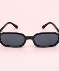 Lente de sol unisex AURA de formato rectangular compacto con diseño retro moderno negro abierto