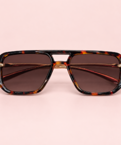 Lente de sol unisex NOVA rectangular de doble puente carey con patillas metálicas doradas, cristal marrón