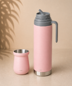 Termo COMET de 1 litro con manija y pico cebador junto a mate vaso térmico de 160 ml fabricados en acero inoxidable de doble pared. rosado