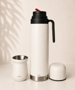 Termo COMET de 1 litro con manija y pico cebador junto a mate vaso térmico de 160 ml fabricados en acero inoxidable de doble pared. blanco