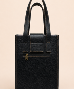 Matera cartera en cuero sintético con solapa y broche, con bolsillo trasero con cierre, diseño elegante para mate, termo y accesorios negra