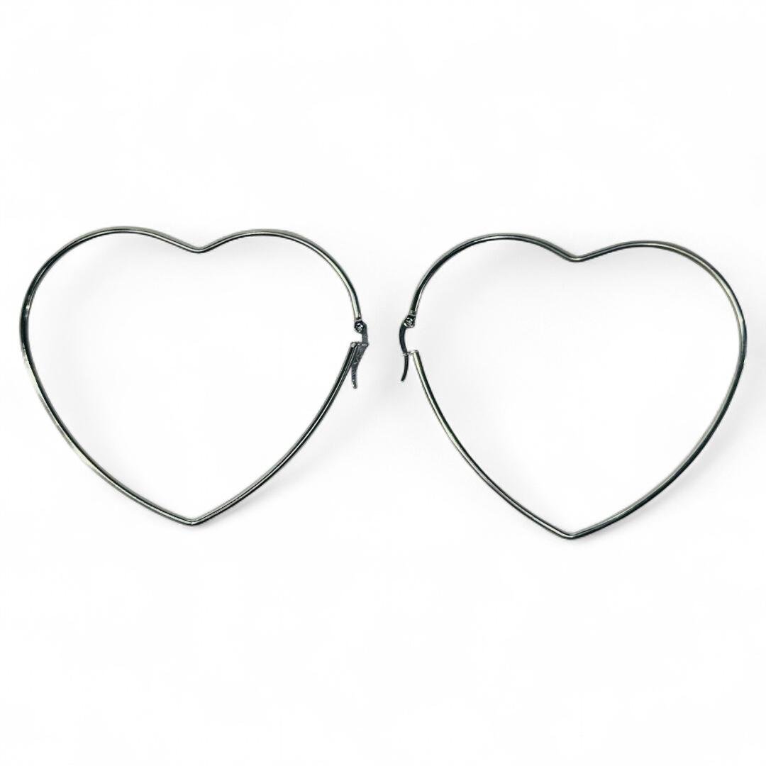 Par de aros con forma de corazon en acero quirurgico