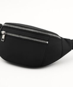 Riñonera color negro con doble cierre y correa regulable.