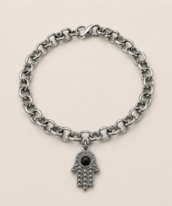 Pulsera de acero quirúrgico con cadena de eslabones y dije decorativo en acabado brillante. Mano Fátima