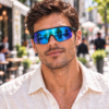 Lente de sol unisex VOLT envolvente con cristal espejado azul y montura negra UV400