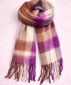 Bufandón de tejido suave con flecos, ideal para looks abrigados de otoño e invierno, rayado violeta y marrón