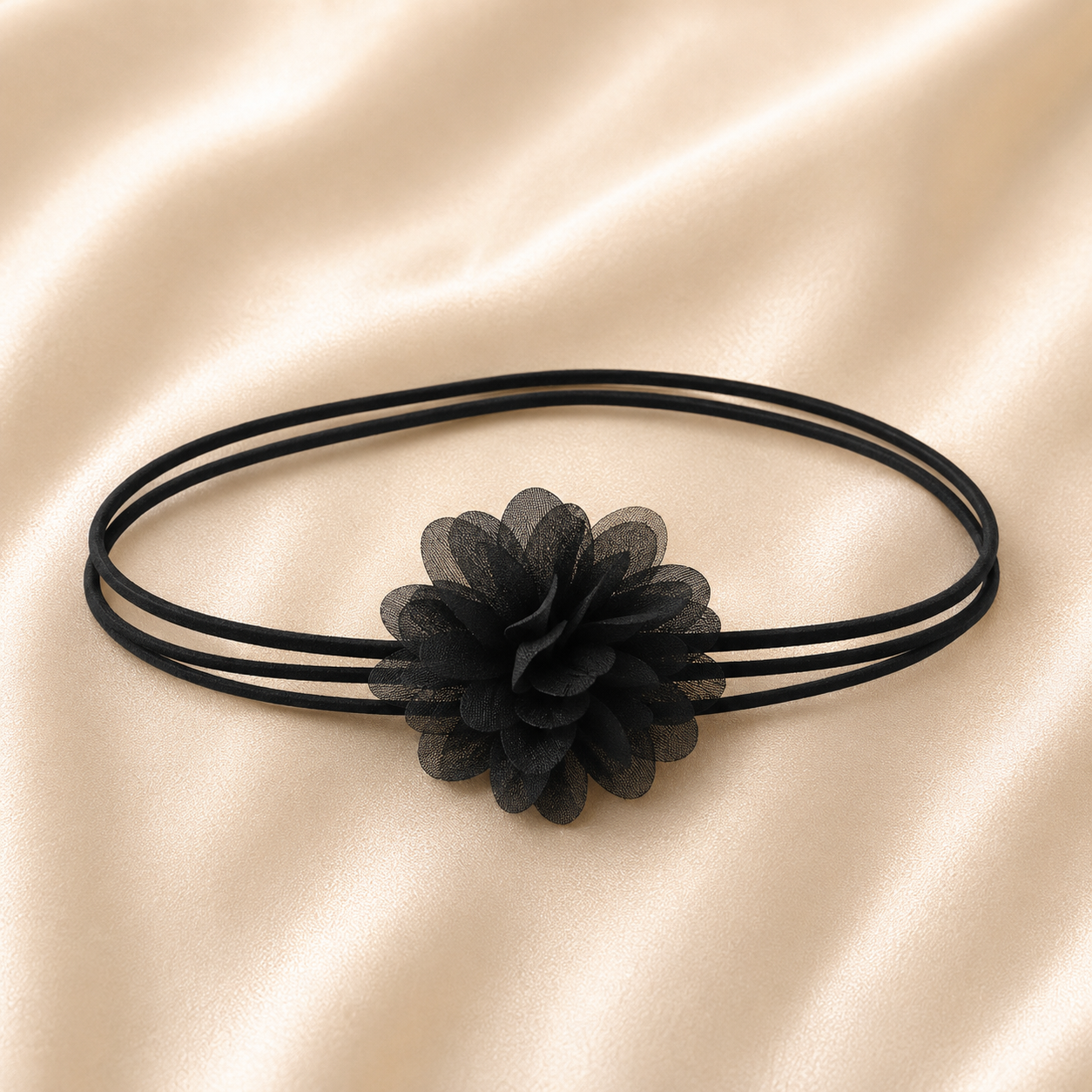 Choker negro de tiras finas para con flor de tela negra