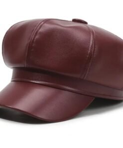 Boina con visera en cuerina, color bordó.