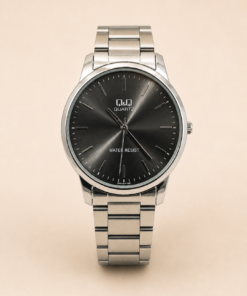 Reloj Q&Q de hombre con malla metálica plateada y esfera negra