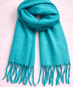 Bufanda de tejido suave con flecos, ideal para looks abrigados de otoño e invierno, color turquesa
