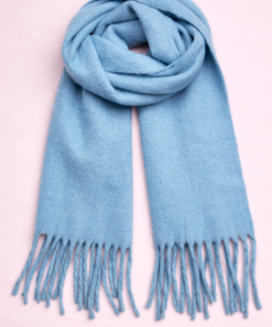 Bufanda de tejido suave con flecos, ideal para looks abrigados de otoño e invierno, celeste
