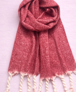 Bufanda de tejido suave con flecos, ideal para looks abrigados de otoño e invierno, color jaspeado bordó