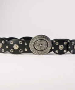 Cinto boho fino, chapón plateado color negro.