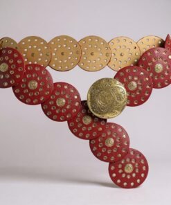 cinto boho con chapon y ojalillo rojo.