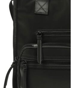 Bolso Tokio liso negro con varios bolsillos vista de cerca