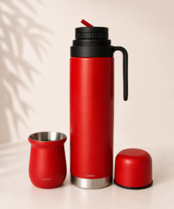 Termo COMET de 1 litro con manija y pico cebador junto a mate vaso térmico de 160 ml fabricados en acero inoxidable de doble pared. rojo