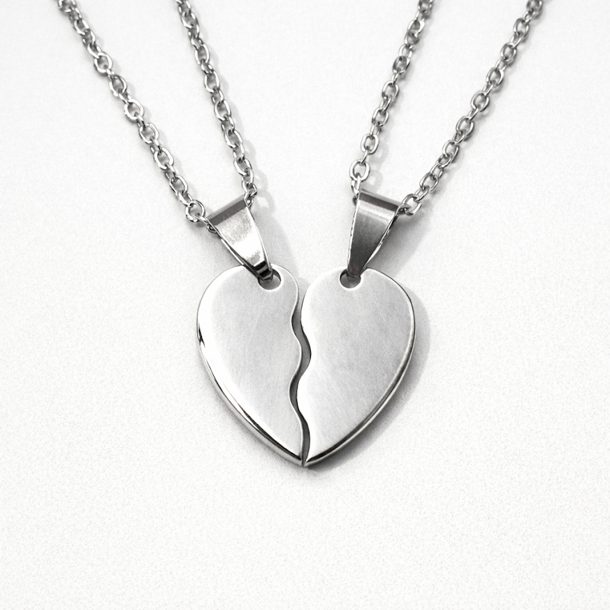Dije corazón para compartir liso con 2 cadenas acero