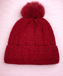 Gorro de chenille con pompón de piel suave y diseño elegante bordó