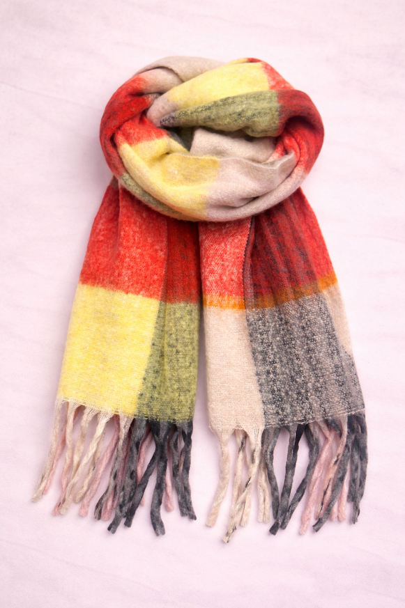 Bufandón de tejido suave con flecos, ideal para looks abrigados de otoño e invierno, rayado en tonos rojo y amarillo-6