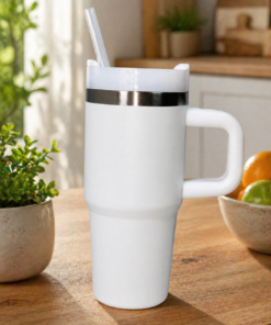 Jarra térmica de 414 ml con diseño moderno, ideal para bebidas frías o calientes de uso diario color blanco