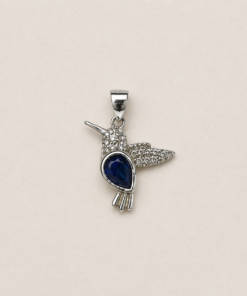 Dije colibrí con circonia central y circonias blancas