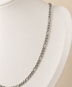 Cadena de acero quirúrgico plateado tipo Fígaro 3-1 fina de 50cm.