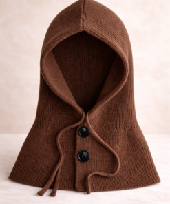 Gorro tipo capucha tejida con cuello incorporado, ideal para invierno color chocolate