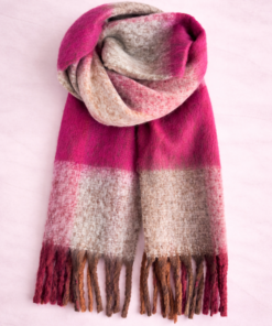 Bufandón de tejido suave con flecos, ideal para looks abrigados de otoño e invierno, rayado en tono beige y fucsia-3