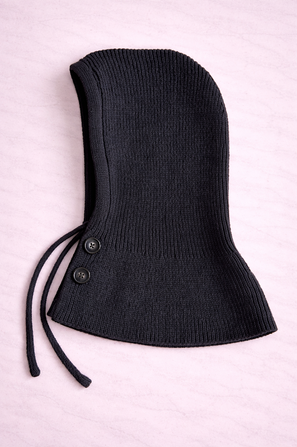 Gorro tipo capucha tejida con cuello incorporado, ideal para invierno color negro
