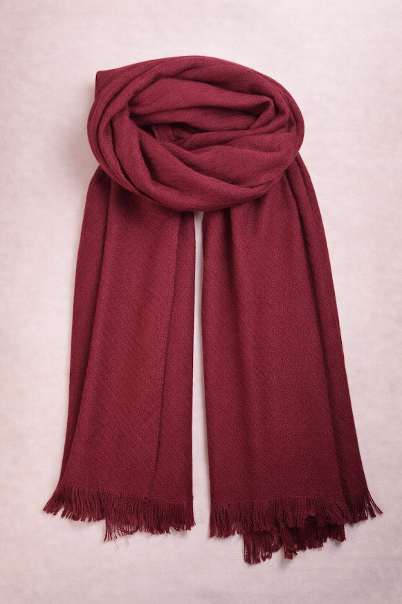 Pashmina lisa suave con flecos y diseño elegante color bordó