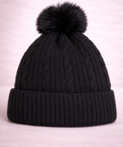 Gorro con 8 y pompón de piel sintética color negro