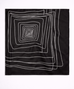 pañuelo de seda con diseño abstracto geométrico de 70x70cm en fondo neutro claro negro