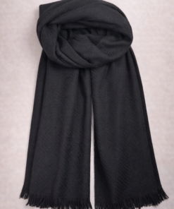 Pashmina lisa suave con flecos y diseño elegante color negro