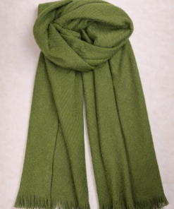 Pashmina lisa suave con flecos y diseño elegante color verde oliva