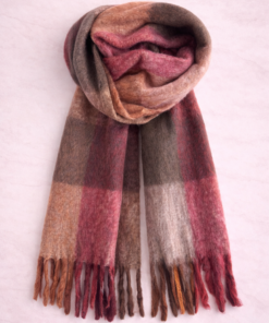 Bufandón de tejido suave con flecos, ideal para looks abrigados de otoño e invierno, rayado en tonos marrones y bordó-10