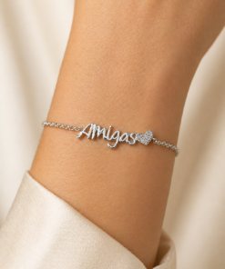 Pulsera de plata 925 con cadena rolito, palabra Amigas y corazón con circonias.
