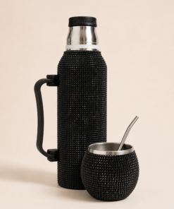 Termo de 1 litro con mate de acero y bombilla Full Brillo negro, recubiertos de brillos decorativos. Set matero elegante y moderno para uso diario o regalo.
