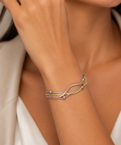 Pulsera acero quirúrgico combinada dorado rosado y plateado con bolitas decorativas, diseño elegante y moderno para mujer.