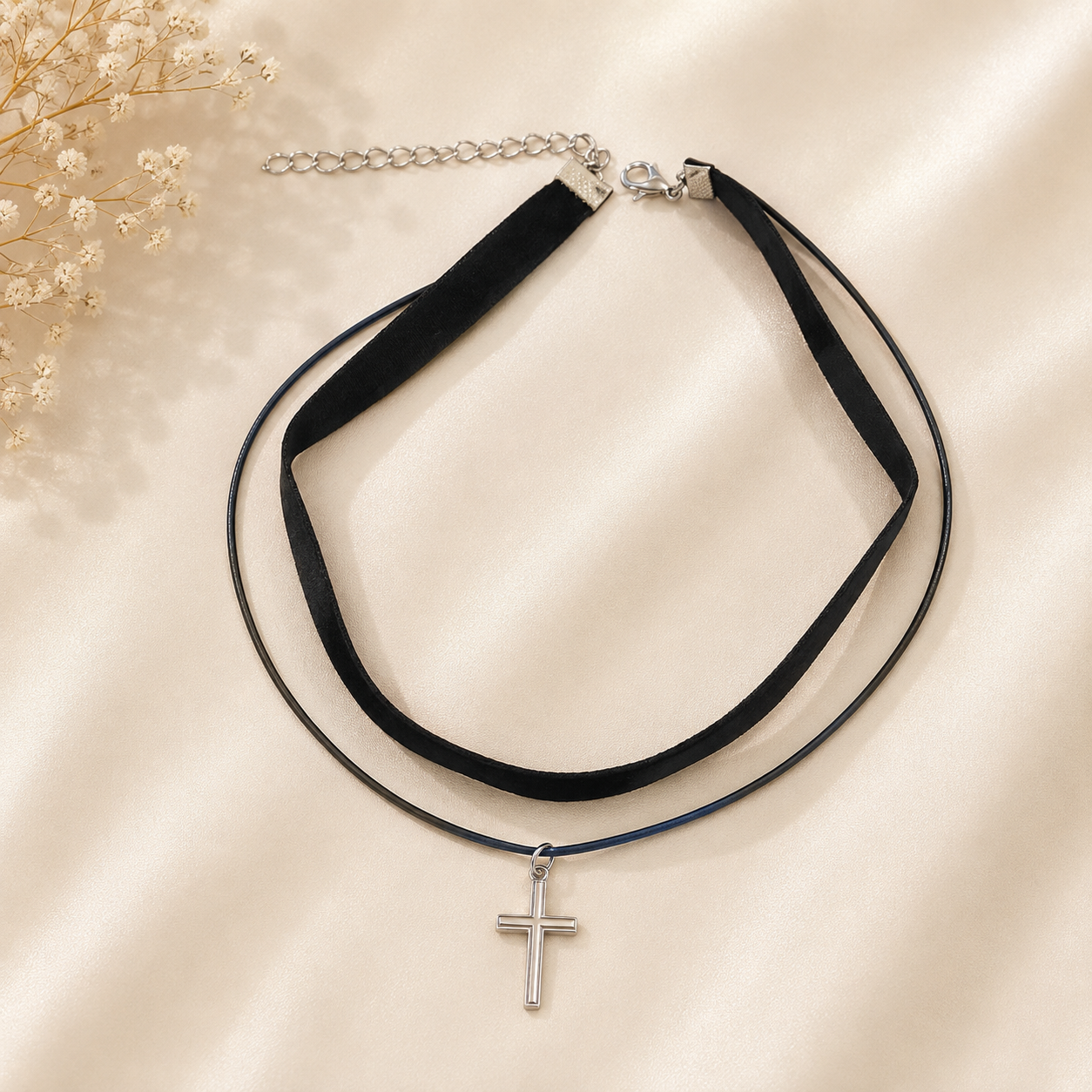Choker doble negro con dije triangular plateado