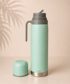 Termo COMET de 1 litro con manija y pico cebador, fabricado en acero inoxidable de doble pared para conservar la temperatura del agua. Color verde