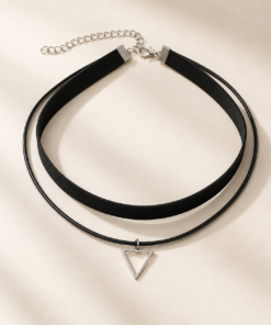 Choker doble negro con dije triangular plateado para mujer