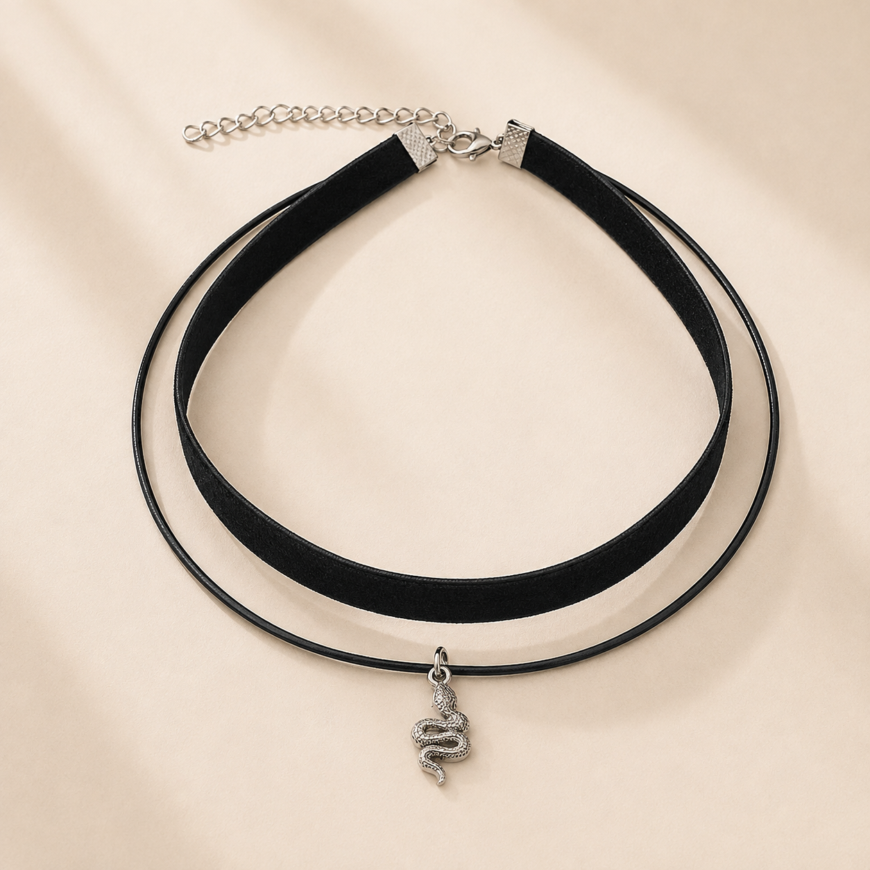 choker con dije serpiente