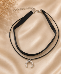 choker negro con dije media luna plateada
