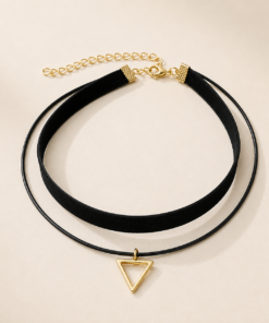 Choker doble negro con dije triangular plateado para mujer