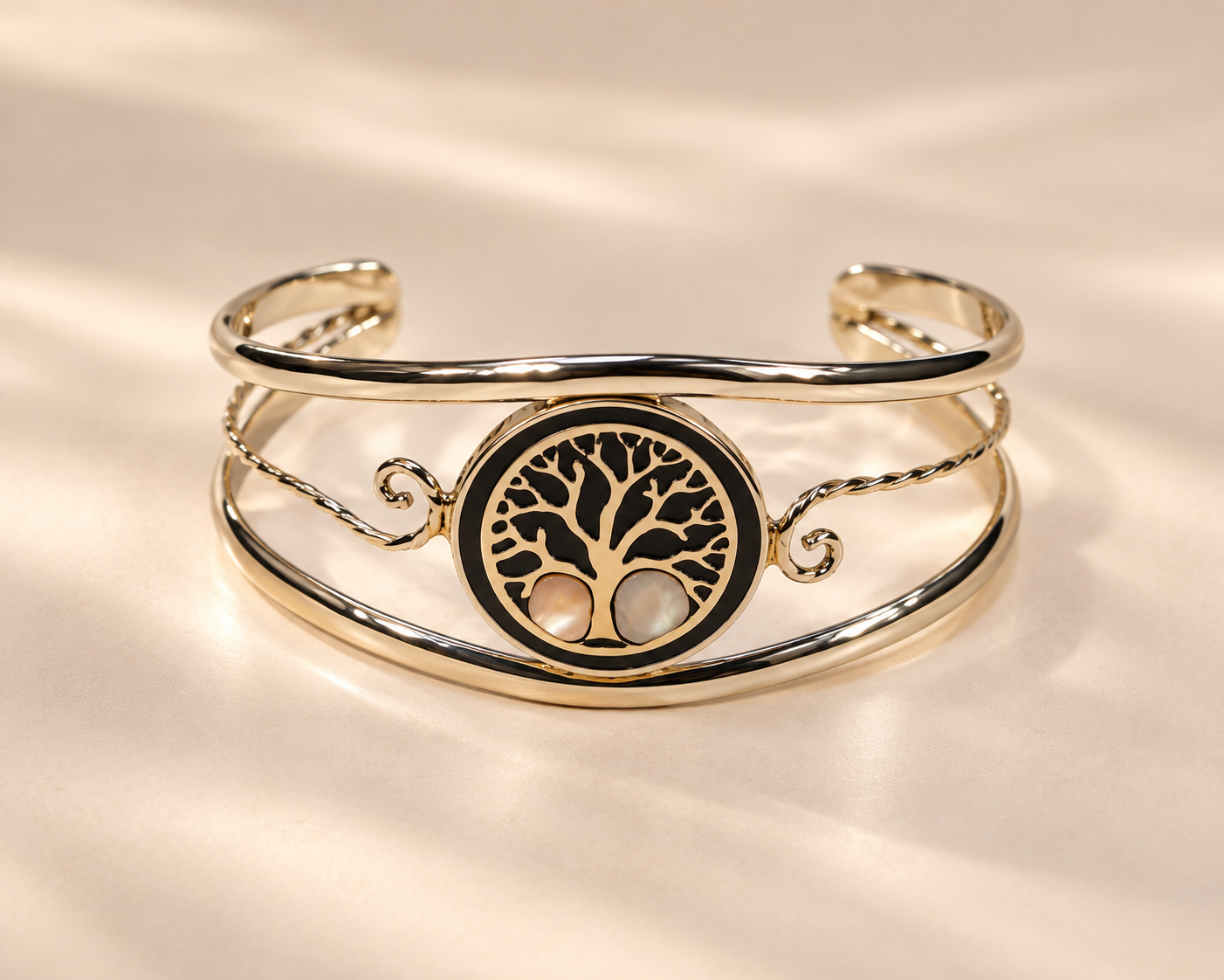 Brazalete de alpaca con diseño Árbol de la Vida nacar