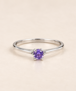 Anillo de Plata 925 con circonia lila central en diseño solitario