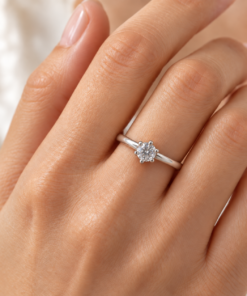 Anillo solitario de Plata 925 con circonia central de corte brillante